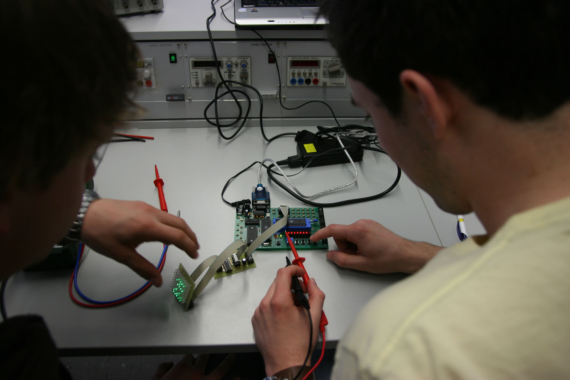Ausbildung für junge Menschen Elektronik